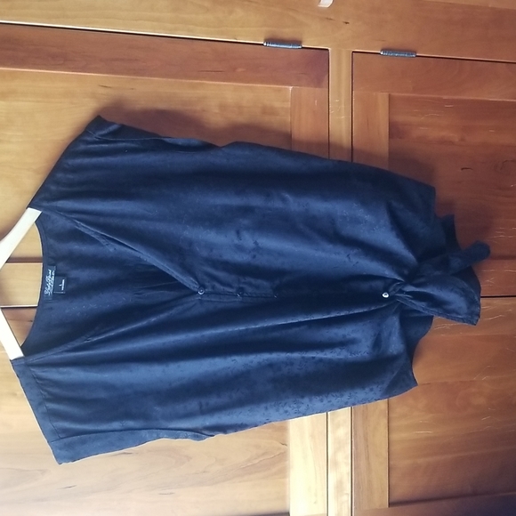 Lucky Brand, like new sleeve black cotton blouse with woven-in floral pattern - Picture 6 of 7